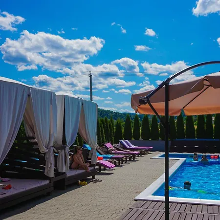 Отель Four Seasons In Carpathians